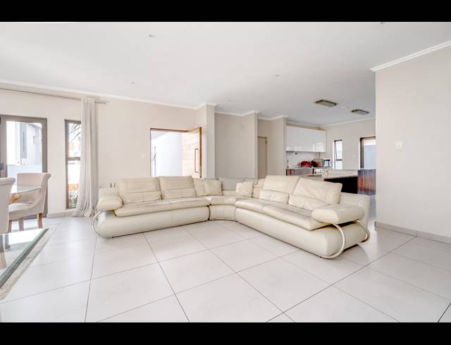 4 BEDROOM HOUSE FOR SALE IN BRYANSTON
